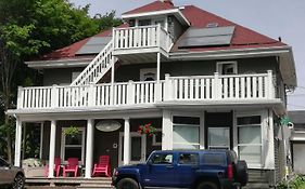 Colonial Charm Inn Bed & Breakfast